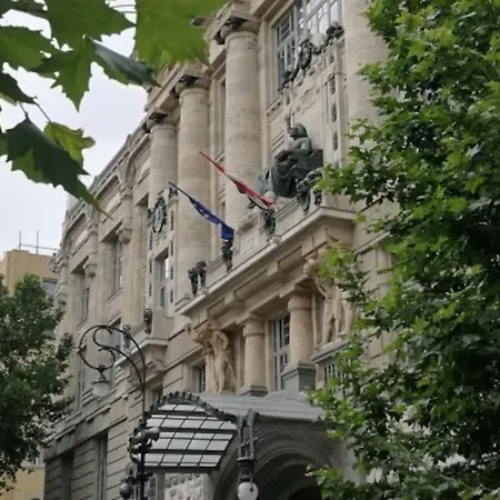 4 Seasons Of Love - Luxury 3-bedroom City Appartement