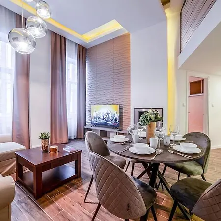 4 Seasons Of Love - Luxury 3-bedroom City Appartement